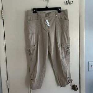 White House Black Market ladies 3/4 skimmer